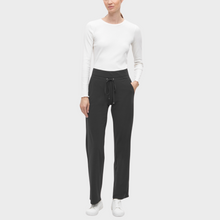 Load image into Gallery viewer, female model wearing rafaello rossi candice trousers with hand in pocket
