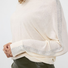 Load image into Gallery viewer, female model wearing esqualo sweater in beige colour 
