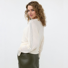 Load image into Gallery viewer, female model with hand in pocket wearing esqualo sweater 
