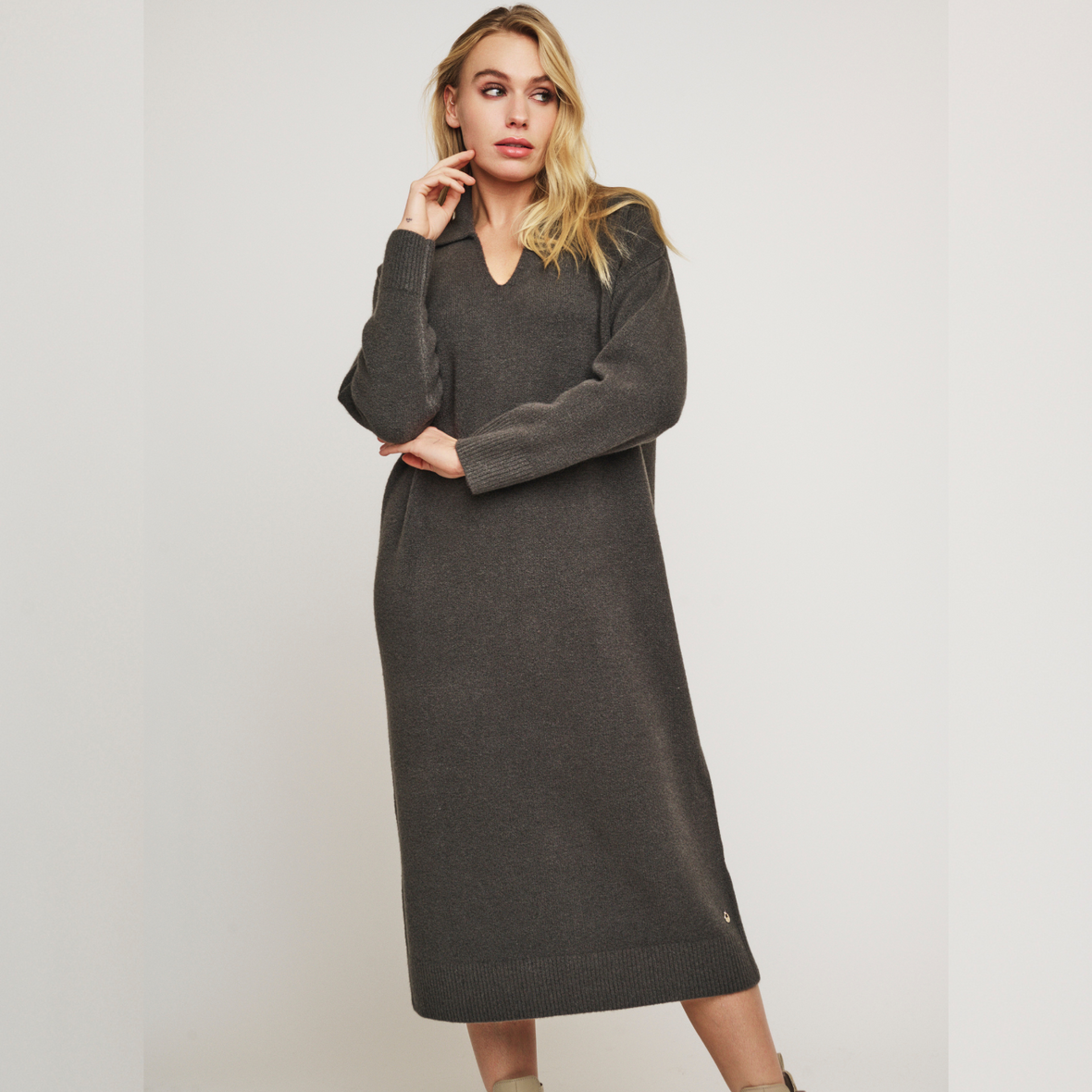 Rino & Pelle Manoi V-Neck Dress | Graphite