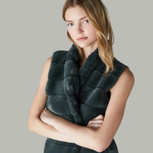 Load image into Gallery viewer, female model looking at camera wearing marella padded gilet 
